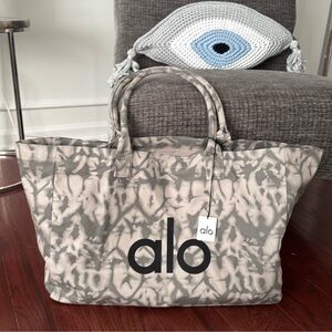 NWT Alo Yoga Tote Bag